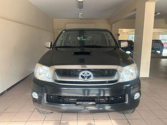 Toyota Hilux 2.5 D-4D 4WD 4p. Double Cab DLX