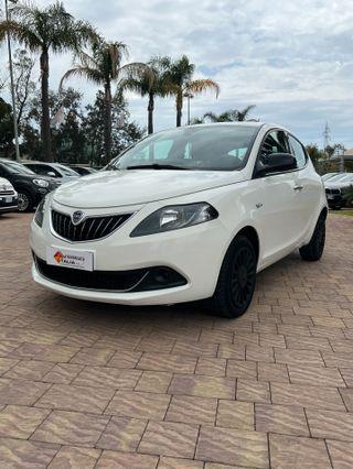 Lancia Ypsilon 1.0 FireFly 5 porte S&S Hybrid Ecochic Silver