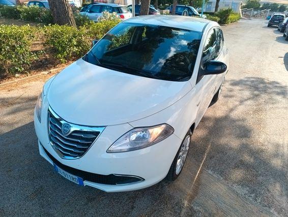 Lancia Ypsilon 1.2 69 CV 5 porte S&S Silver