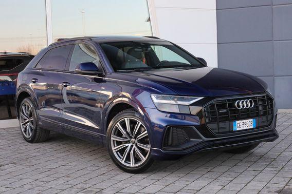 AUDI Q8 S LINE