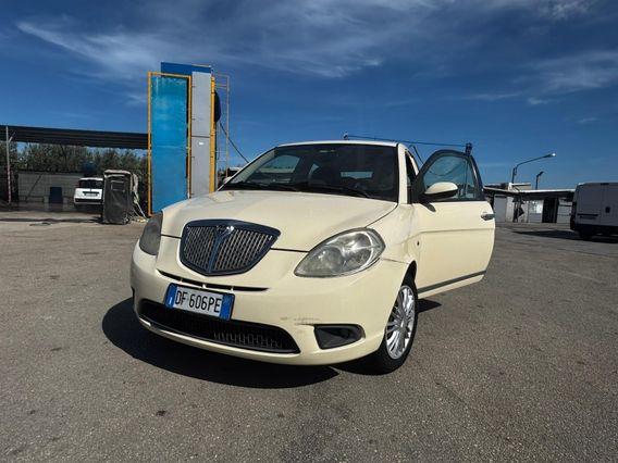 Lancia Ypsilon 1.3 MJT 90 CV Blue&Me