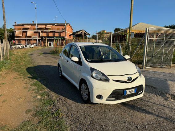 Toyota Aygo 1.0 12V VVT-i 5 porte Active Connect NEOPATENTATI