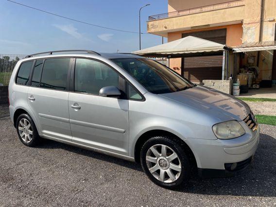 Volkswagen Touran 2.0 16V TDI DSG Highline