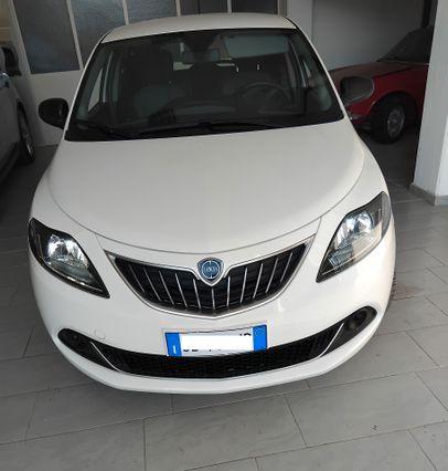 Lancia Ypsilon 1.0 FireFly 5 porte S&S Hybrid Ecochic Silver