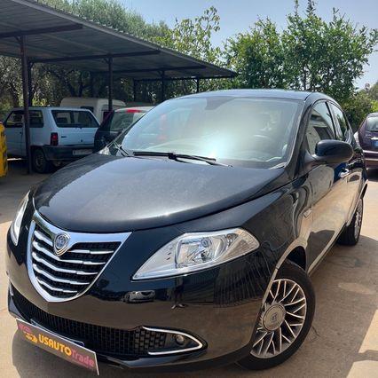 Lancia Ypsilon 1.3 MJT 16V 95 CV 5 porte S&S Black&Red