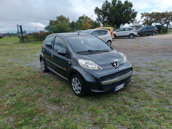 Peugeot 107 1.0 68CV 5p. Sweet Years automatico