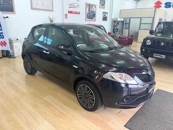 Lancia Ypsilon 1.0 FireFly S&S Hybrid Silver Plus