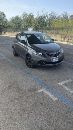 Lancia Ypsilon 1.0 FireFly 5 porte S&S Hybrid Silver