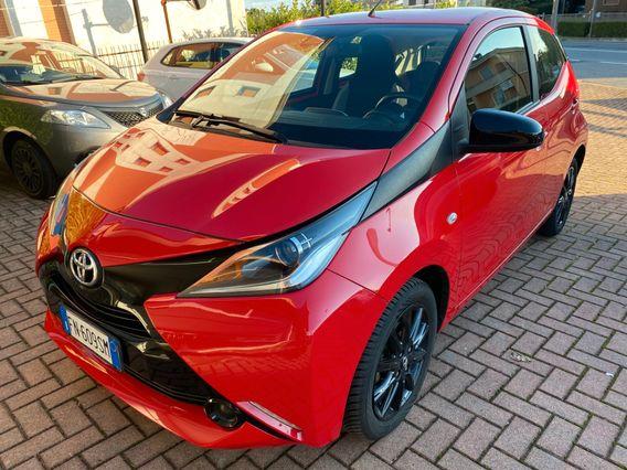 Toyota Aygo 1.0 VVT-i 69 CV 5 porte x-play TSS