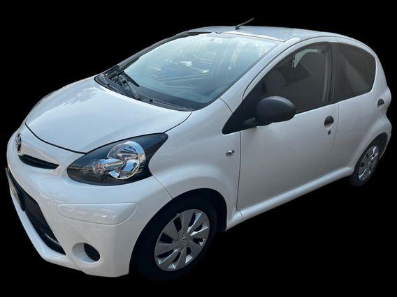 Toyota Aygo 1.0 VVT-i 69 CV 5 porte x-cool MMT Ok Neopatentati