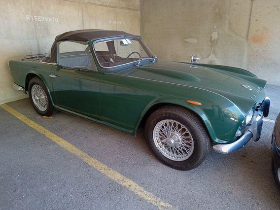 TRIUMPH TR4