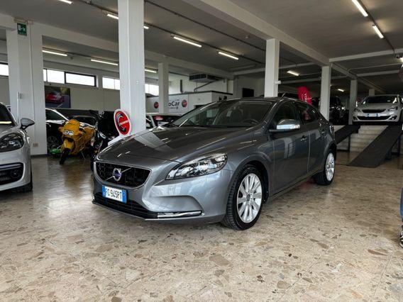 Volvo V40 D3 2.0 150cv Aut. Momentum 01/2016 Euro 6B