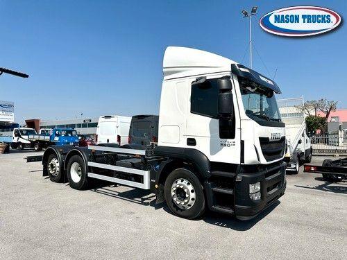 IVECO STRALIS 330, passo 3800, 3 asse sterzante, 2015, km 580.000