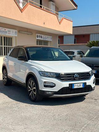 Volkswagen T-Roc 1.6 TDI SCR Advanced BlueMotion Technology COCKPIT