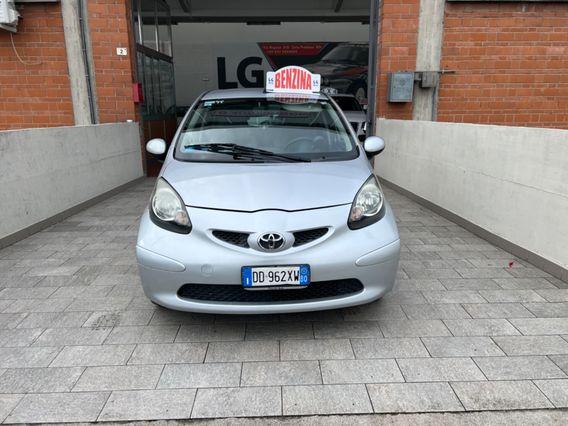 Toyota Aygo 1.0 12V VVT-i 5 porte Sol