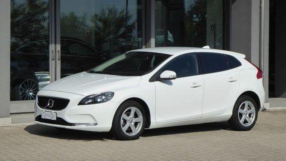 VOLVO V40 D2