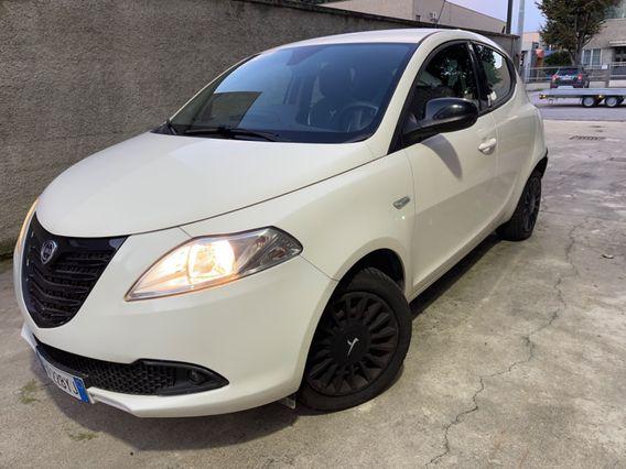 Lancia Ypsilon 1.2 benzina euro6b neopatentati