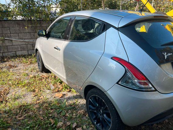 Lancia Ypsilon 1.2 69 CV 5 porte S&S Silver