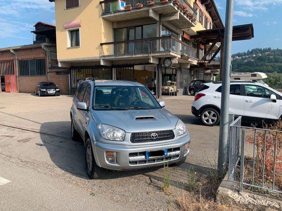 Toyota RAV 4 comodo e spazioso 4x4, ideala per hobby caccia funghi... tagliando generale fatto ora 239000 km