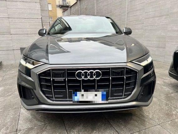 AUDI Q8 55 TFSI quattro tiptronic S-LINE