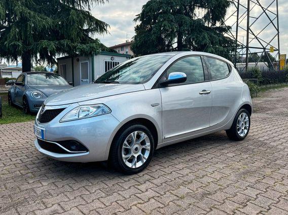 Lancia Ypsilon 1.2 69 CV 5 porte Platinum OK NEOPATENTATI