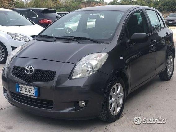 TOYOTA Yaris Revisionata e batteria nuova