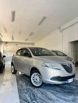 Lancia Ypsilon 85 CV 5 porte Metano Ecochic Gold OK NEOPATENTATI