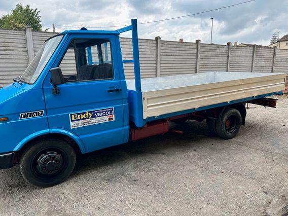 Iveco Daily 35.8 2.5 Diesel PL Cab. Classic