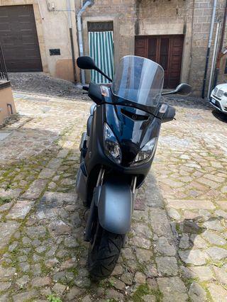 Yamaha X-Max 250