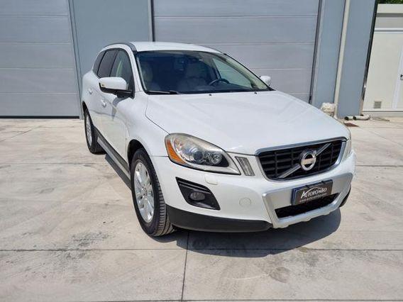 VOLVO XC60 2.4 D5 Momentum