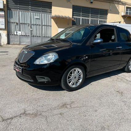 Lancia Ypsilon 1.4 16V Platino